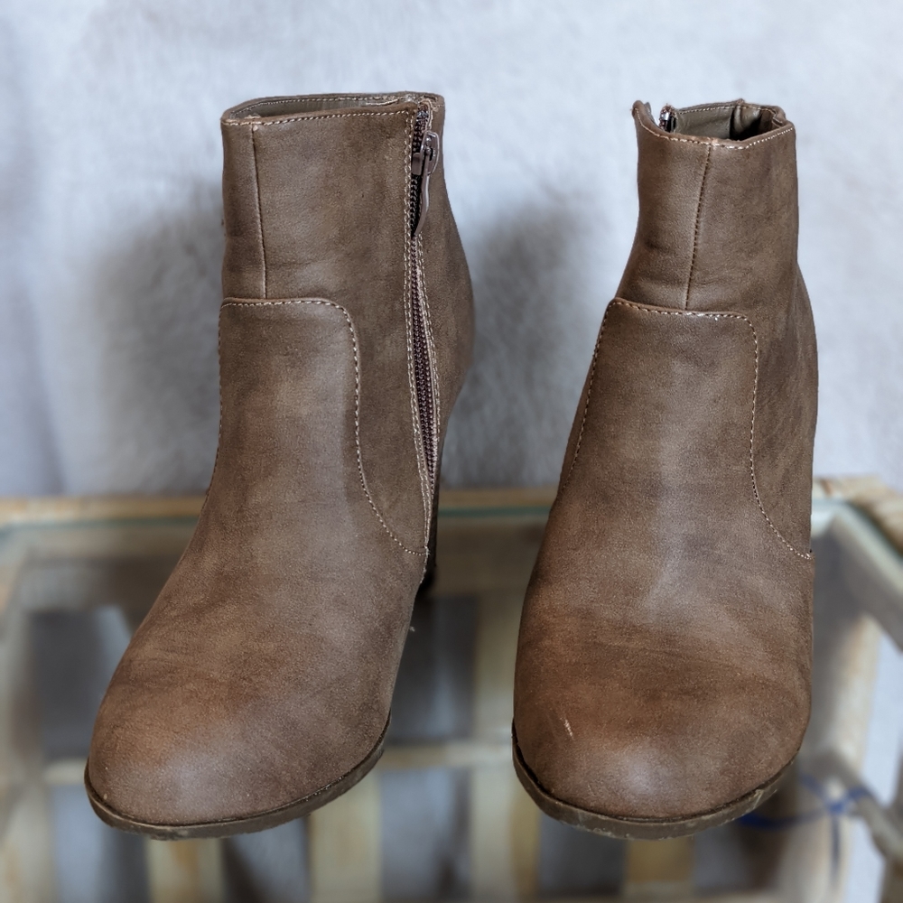 Tan/light brown boots